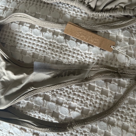 SKIMS triangle/thong bikini - Picture 8 of 8